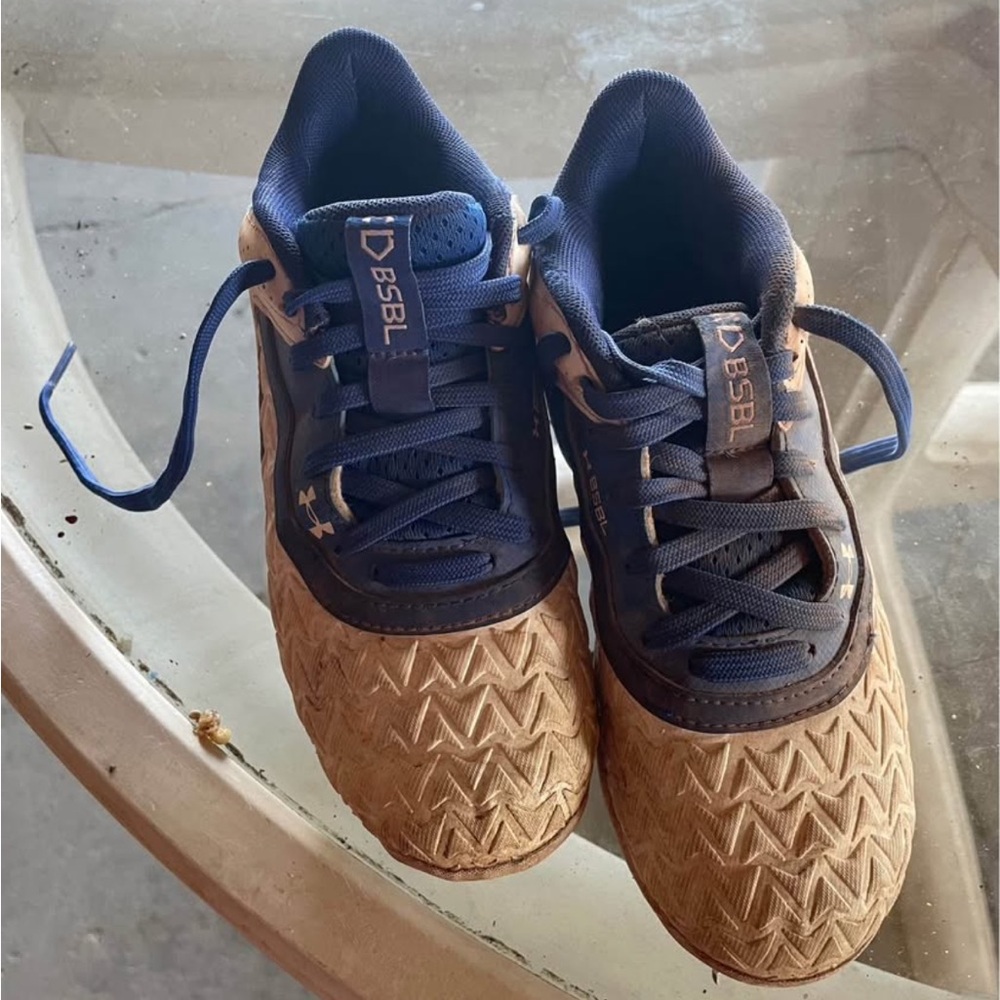 3/20$ Under Armour baseball cleats